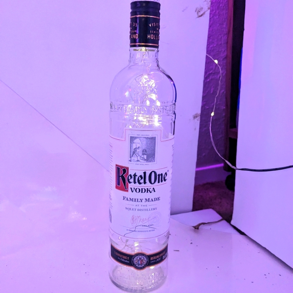 Multi color bottle light